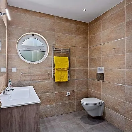 Villa Sleeps 2 With Pool Air Con And Wifi