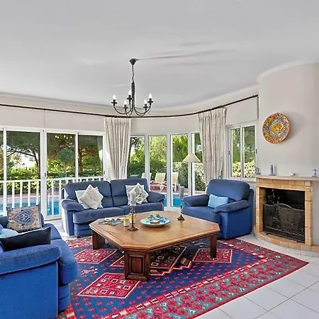 Villa Sleeps 2 With Pool Air Con And Wifi Vilamoura