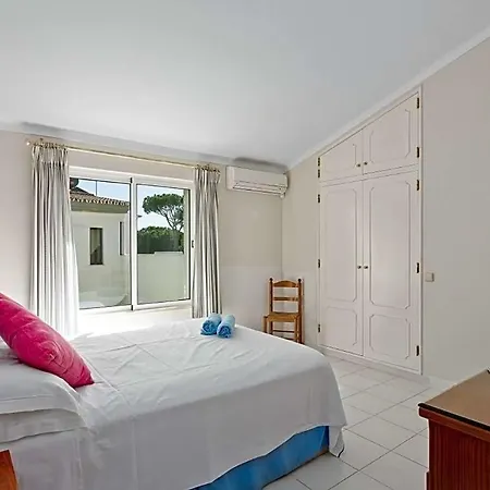 Villa Sleeps 2 With Pool Air Con And Wifi Vilamoura