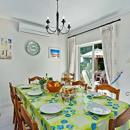 Sleeps 2 With Pool Air Con And Wifi Vilamoura