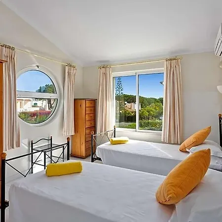 Villa Sleeps 2 With Pool Air Con And Wifi Vilamoura