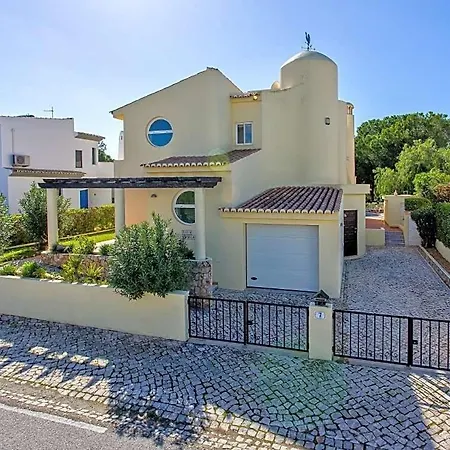 Sleeps 2 With Pool Air Con And Wifi