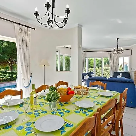 Sleeps 2 With Pool Air Con And Wifi *