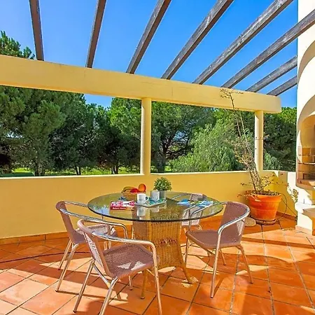 Sleeps 2 With Pool Air Con And Wifi Vilamoura